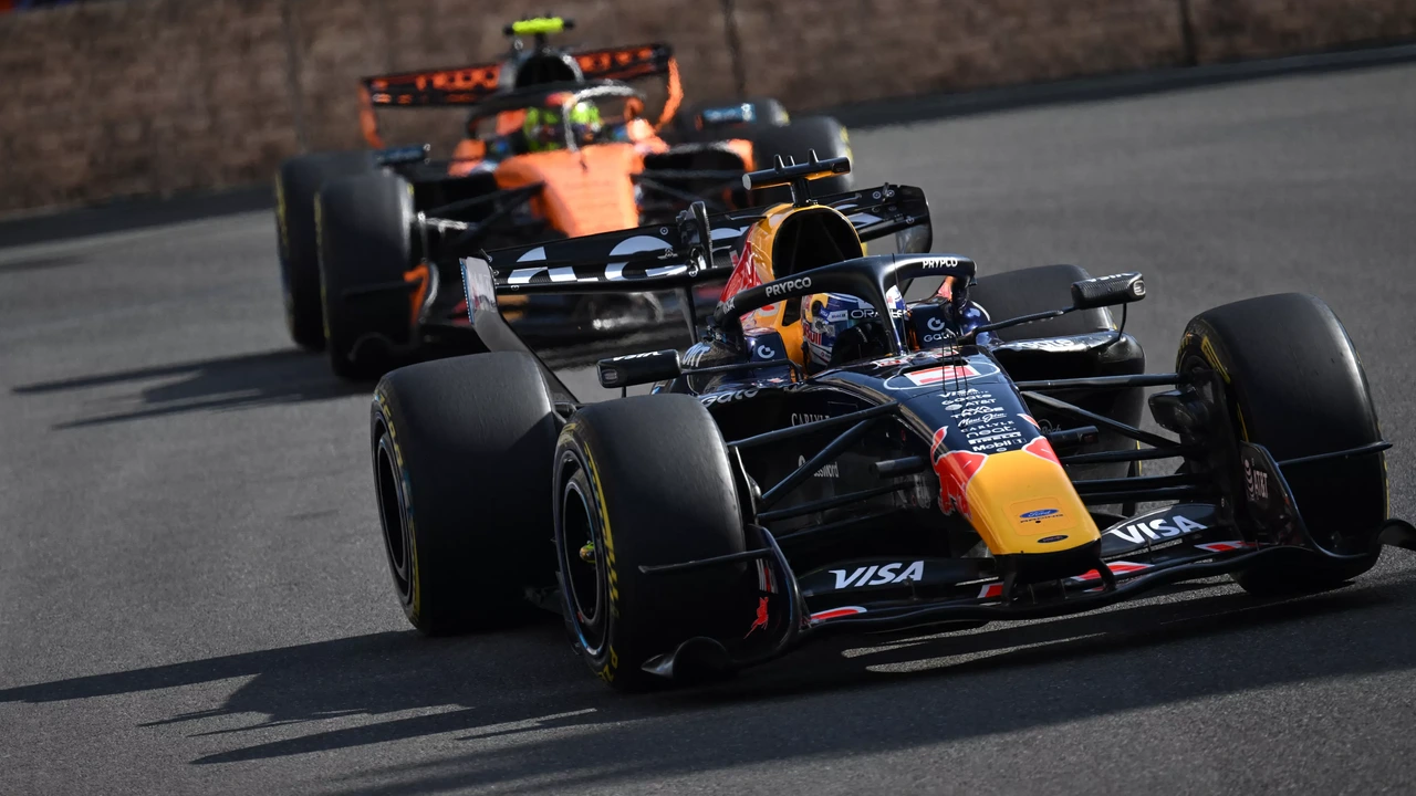 Verstappen en teamgenoot Hadjar op podium in Bakoe, winst voor Russell