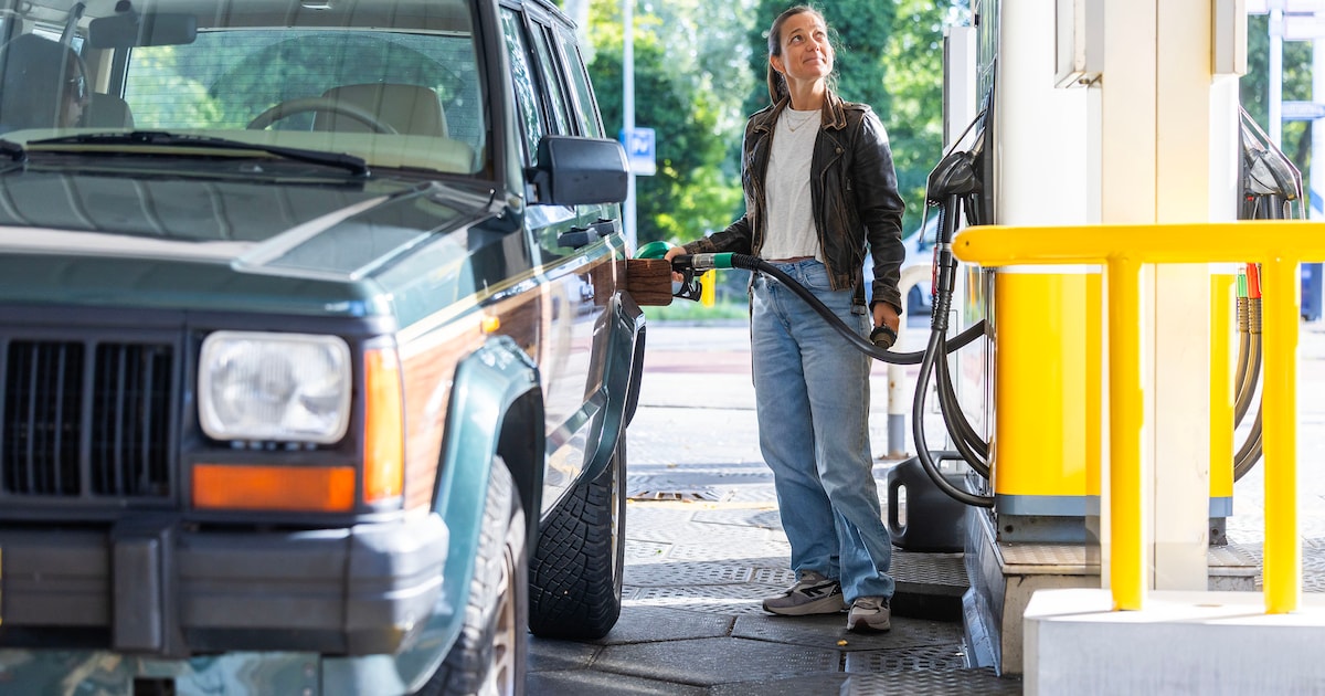 Volle tank bijna 200 euro: automobilisten zien brandstofkosten de pan uit rijzen