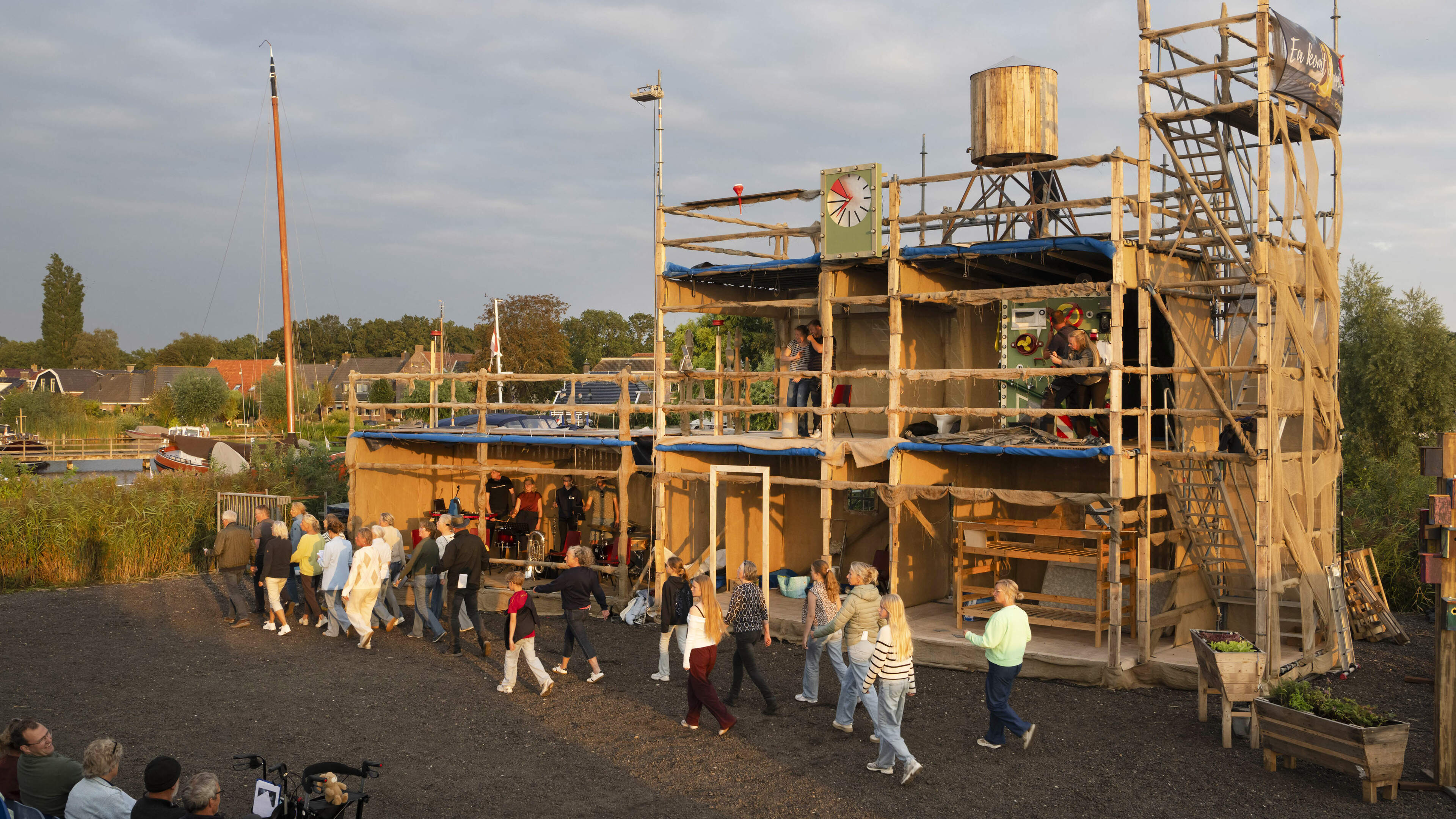 Eastermar worstelt met polarisatie in toneelstuk 'Ea'