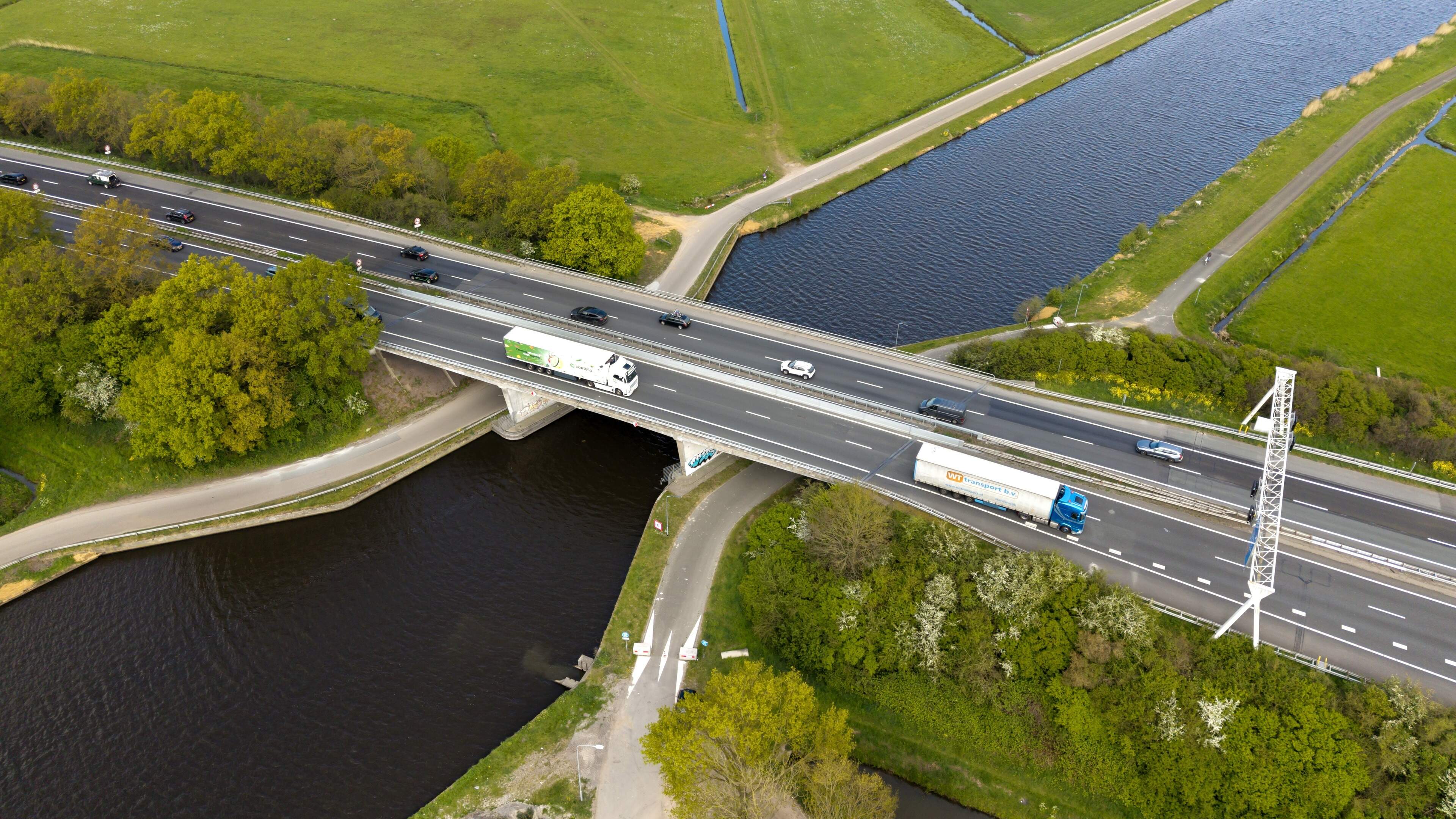 Hardenbergerbrug A28 deels open richting Utrecht, Zwolle-richting langer dicht