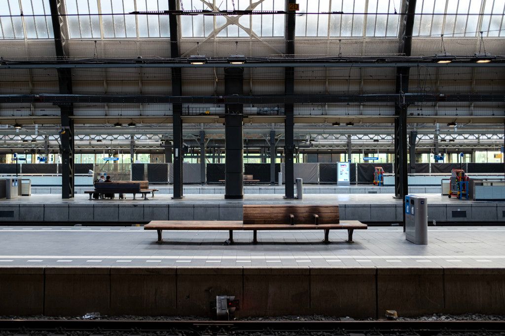Stations en haltes verlaten op woensdagmiddag