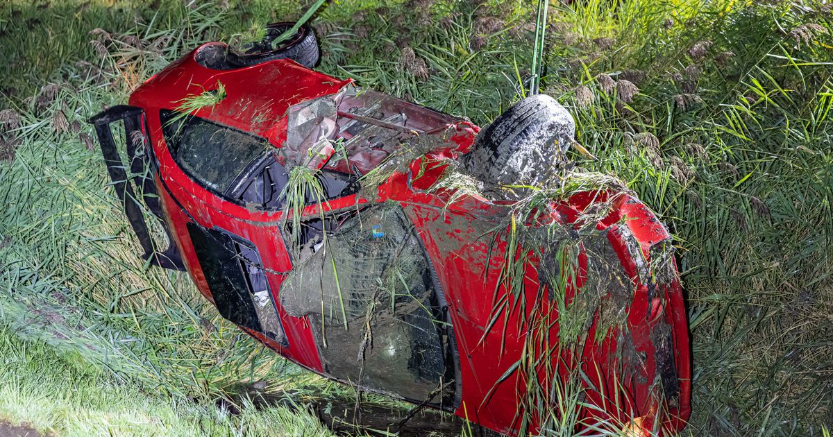 Automobilist raakt gewond bij eenzijdig ongeval in Wetsens