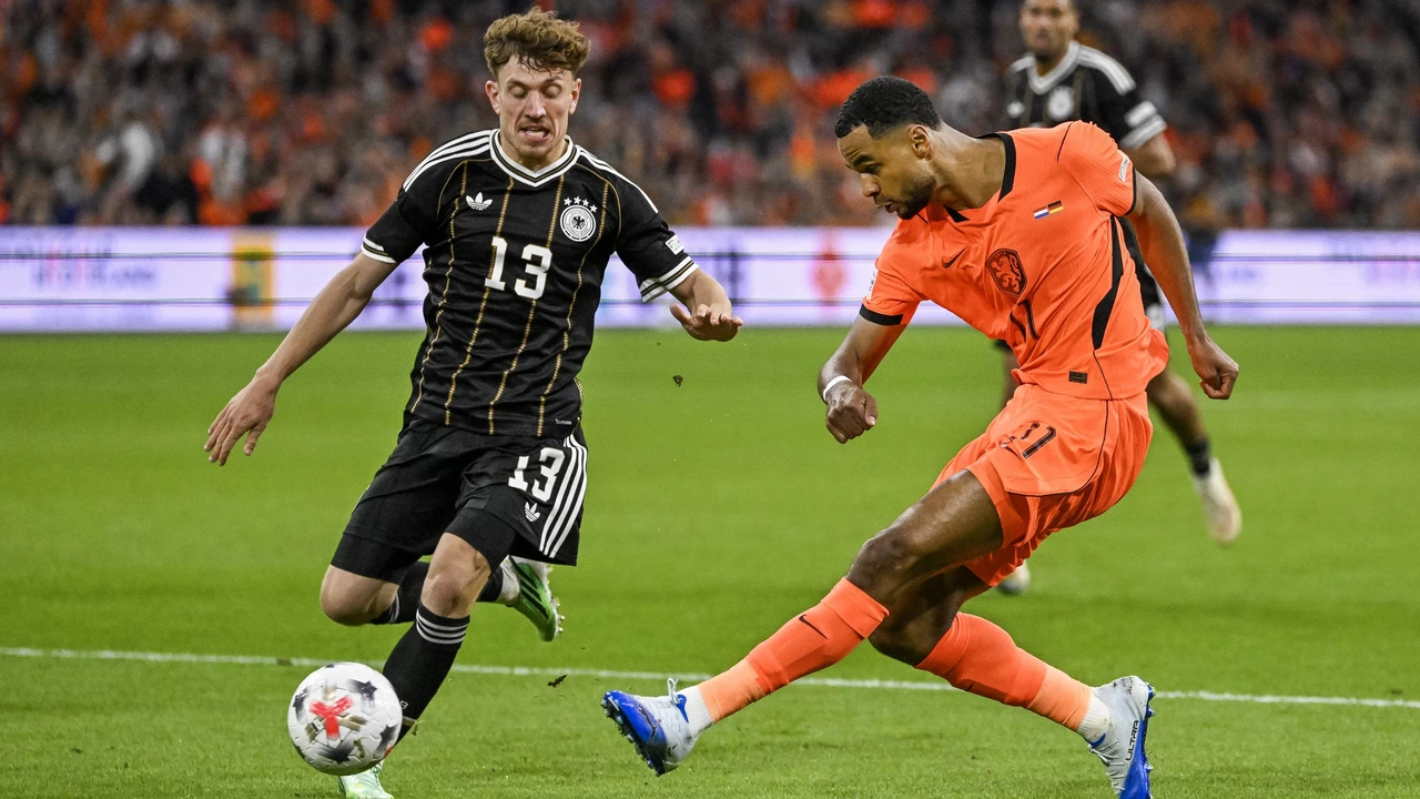 Prachtgoal in blessuretijd levert Oranje gelijkspel op bij start tijdperk onder Xavi