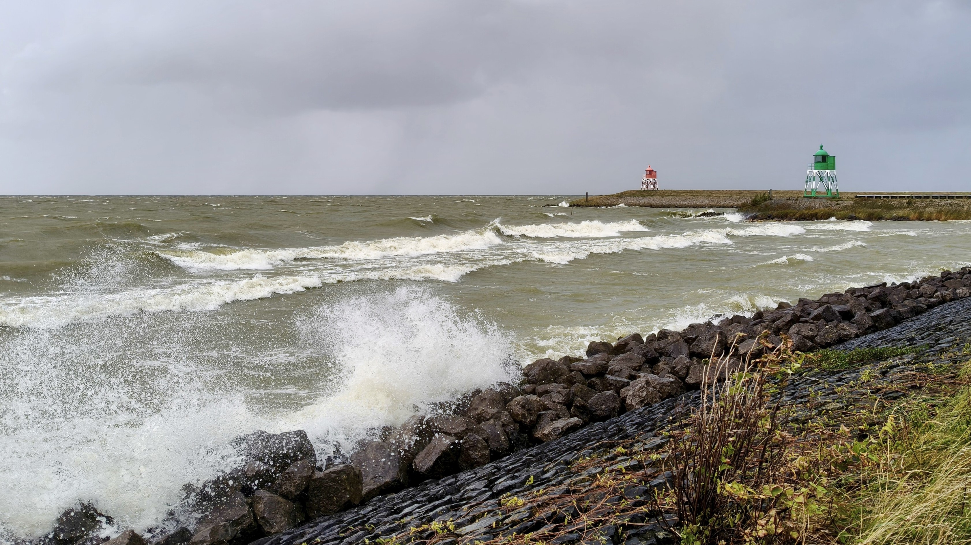 Code Geel: Zware windstoten teisteren Friese kust en wateren