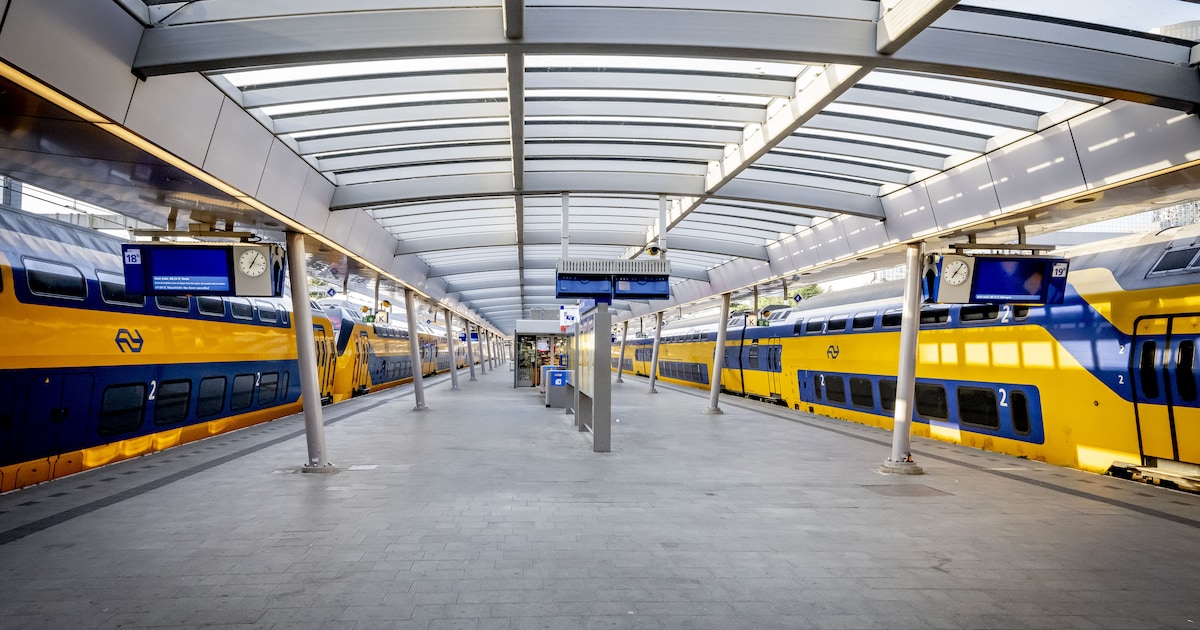 Nationale OV-staking legt land plat: treinen, bussen en trams staan stil