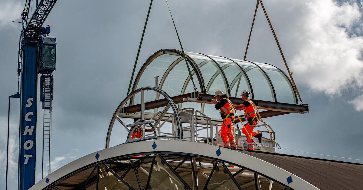 Gigantische stalen bogen zweven boven station Zwolle tijdens complexe renovatie