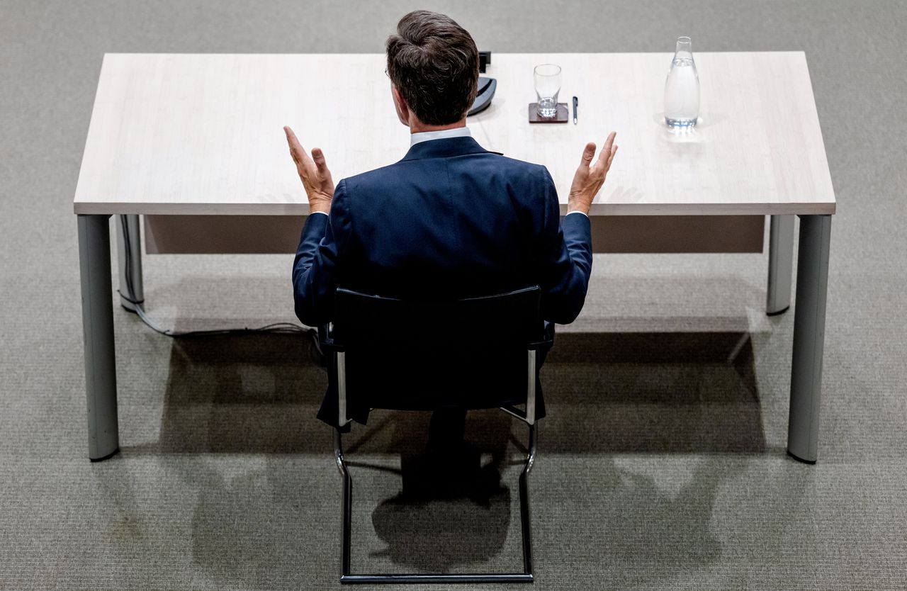 Rutte ergert zich aan openbaarmaking coronabellen met beledigingen
