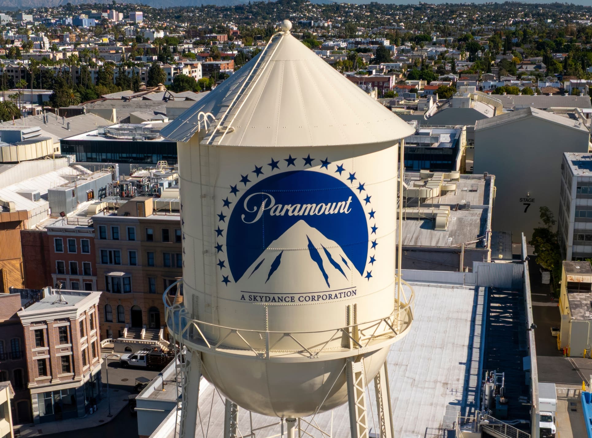Paramount bereikt schikking, opent weg naar $110 mrd Warner‑Bros‑overname
