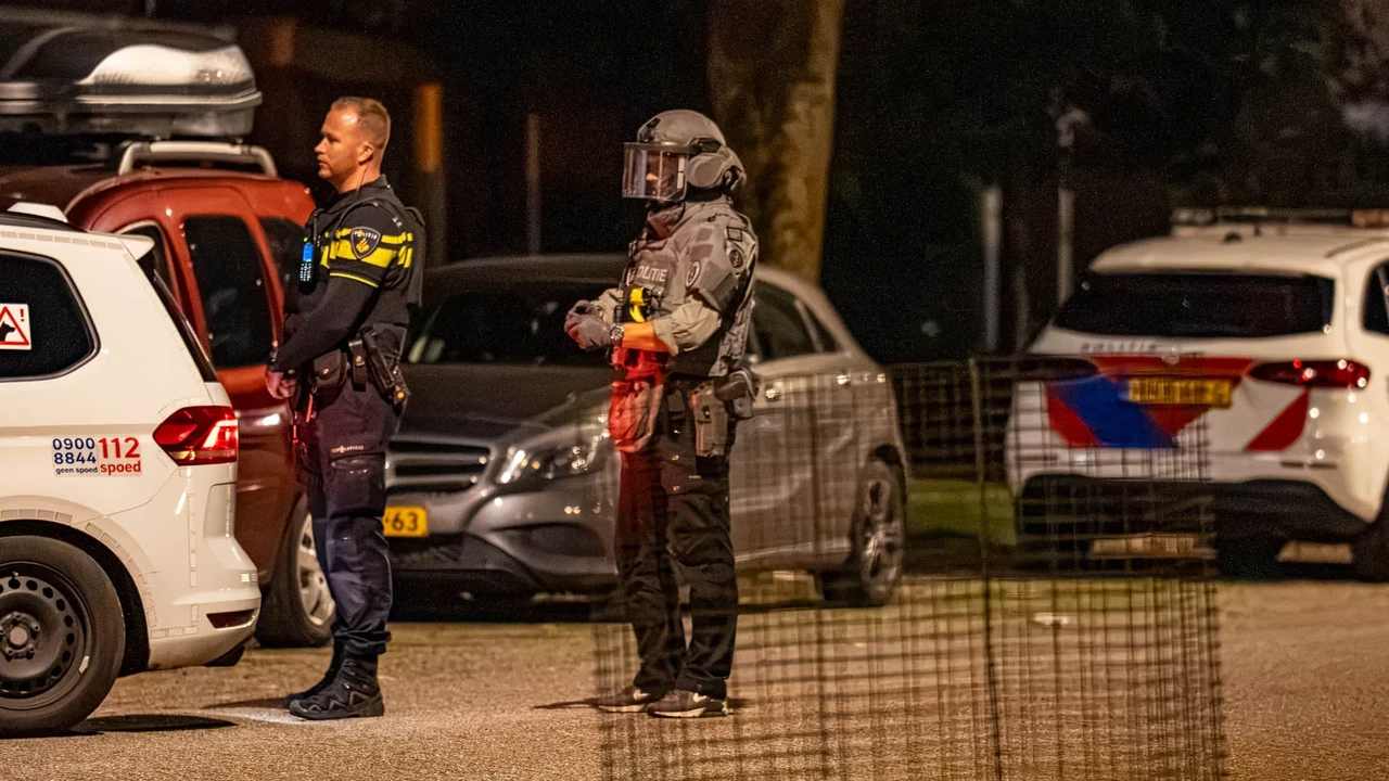 Agent lost schoten op auto die op hem inreed in Someren