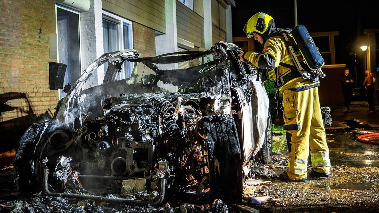 Auto brandt uit bij woning Oss, al tweede incident op zelfde plek