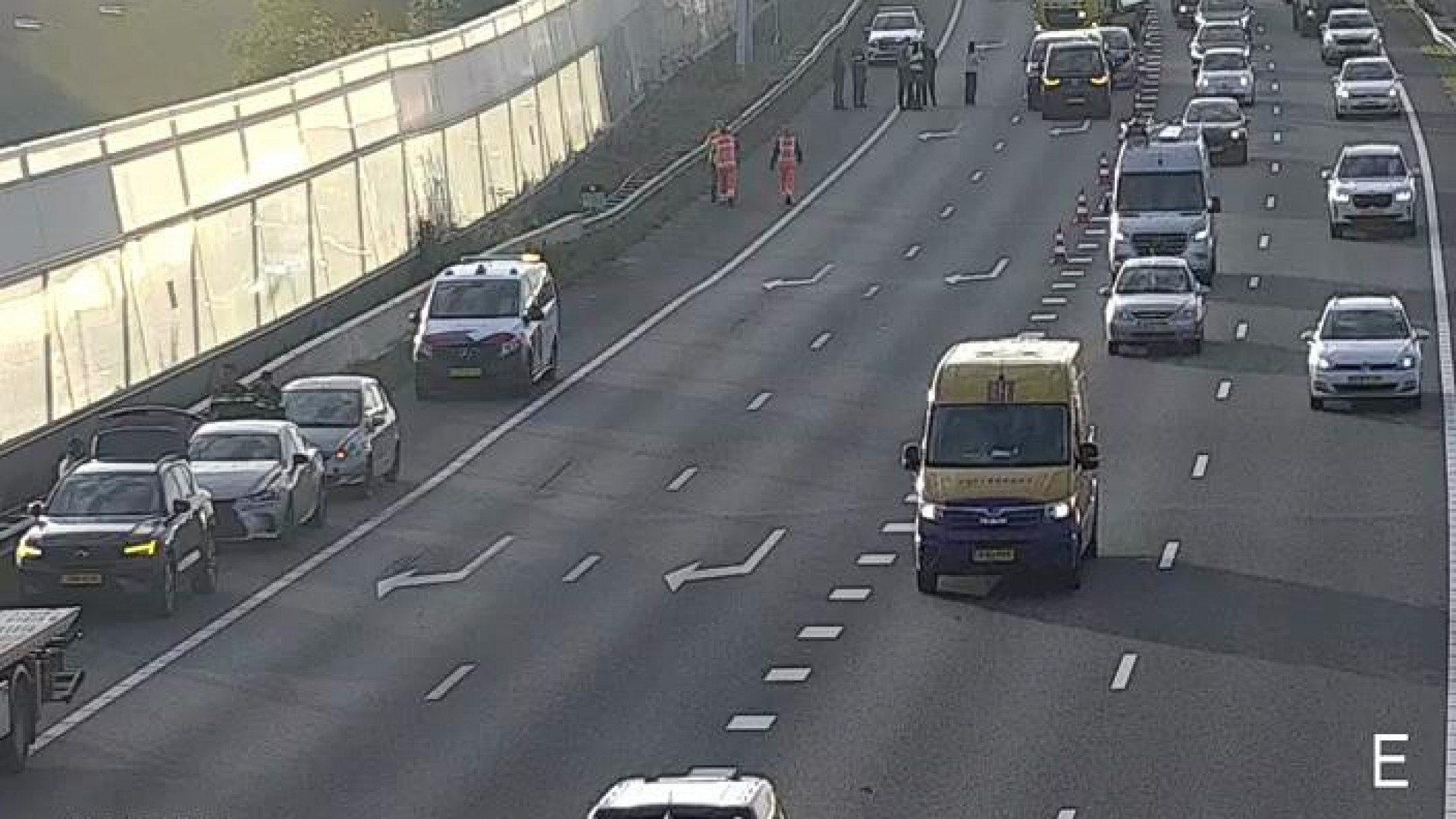 Dubbele botsing op A12 bij Den Haag veroorzaakt lange file