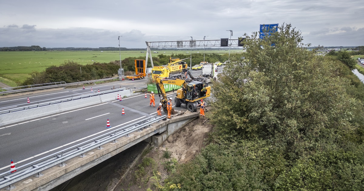 A28 bij Nijkerk afgesloten door defecte brug: ramp voor verkeer