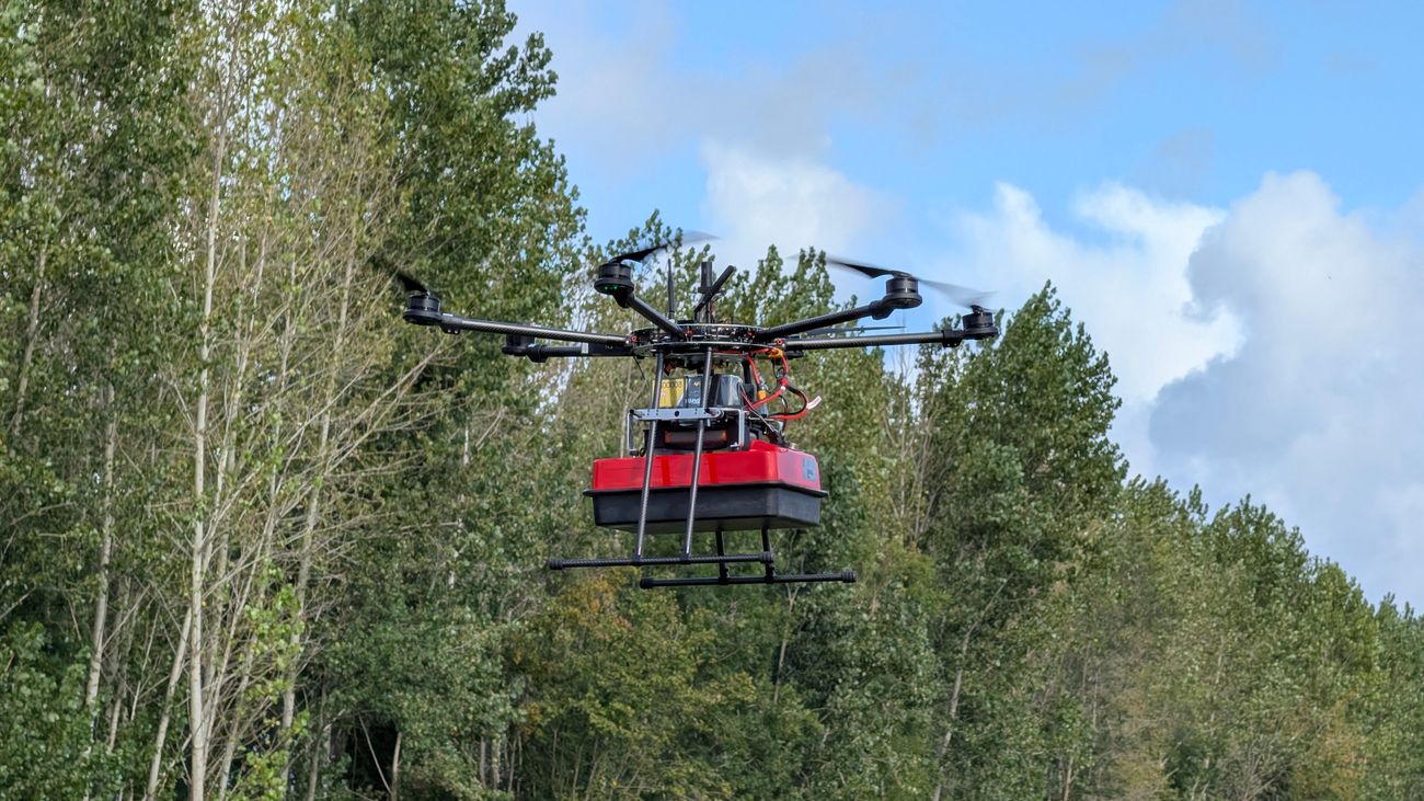 Drone scant Flevolandse dijken op bevergangen