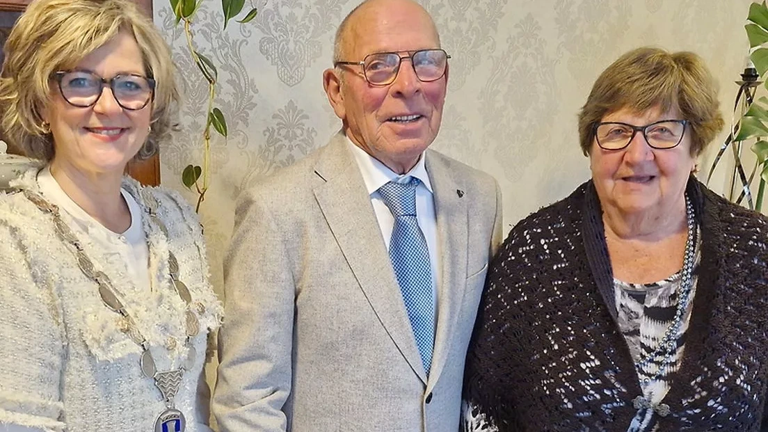 Burgemeester vindt bezoeken oude echtparen zonde van tijd, raad kritisch