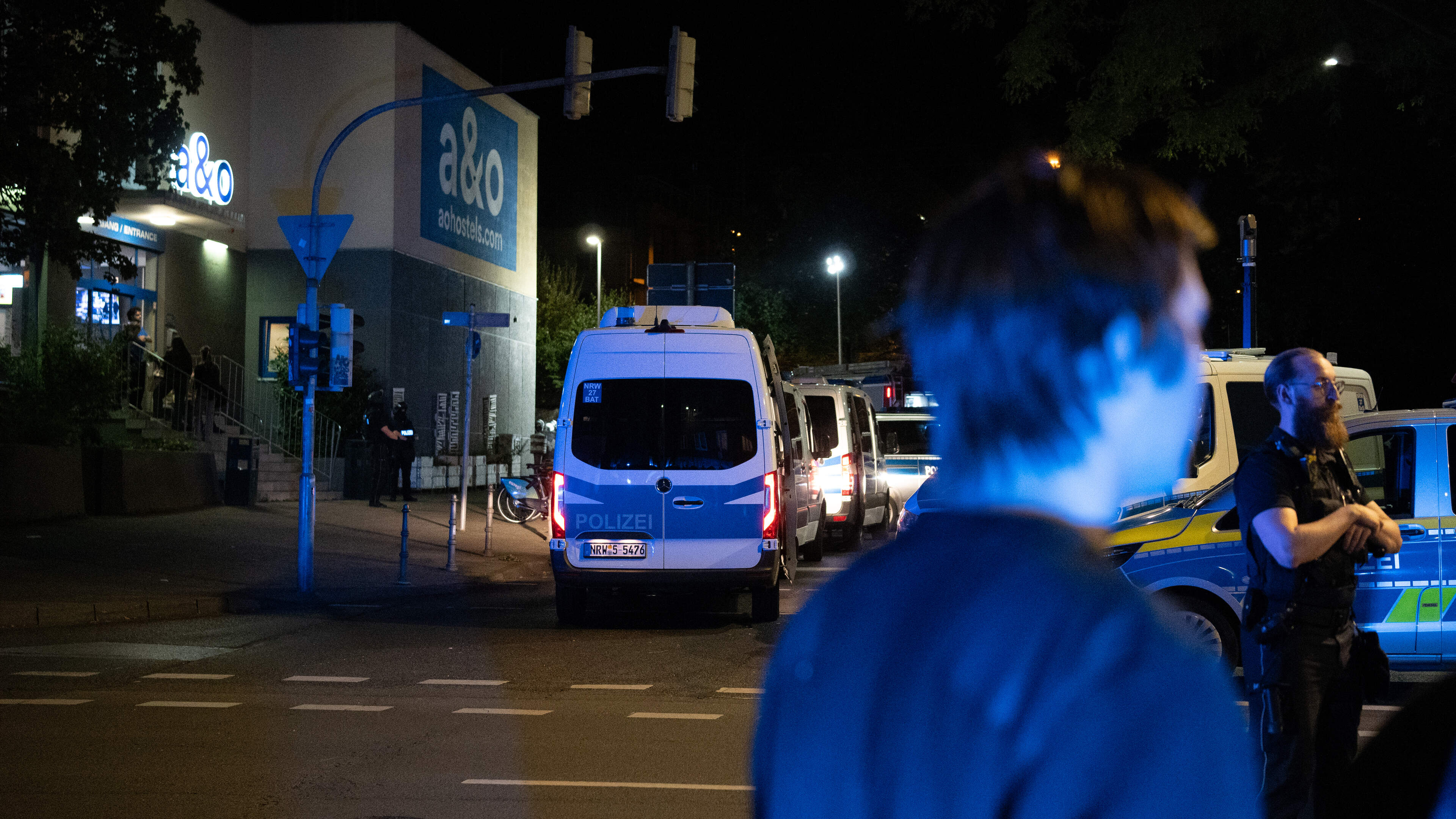 Vuurwerkincident Aken: Politie bekogeld tijdens demonstratie tegen AfD-winst