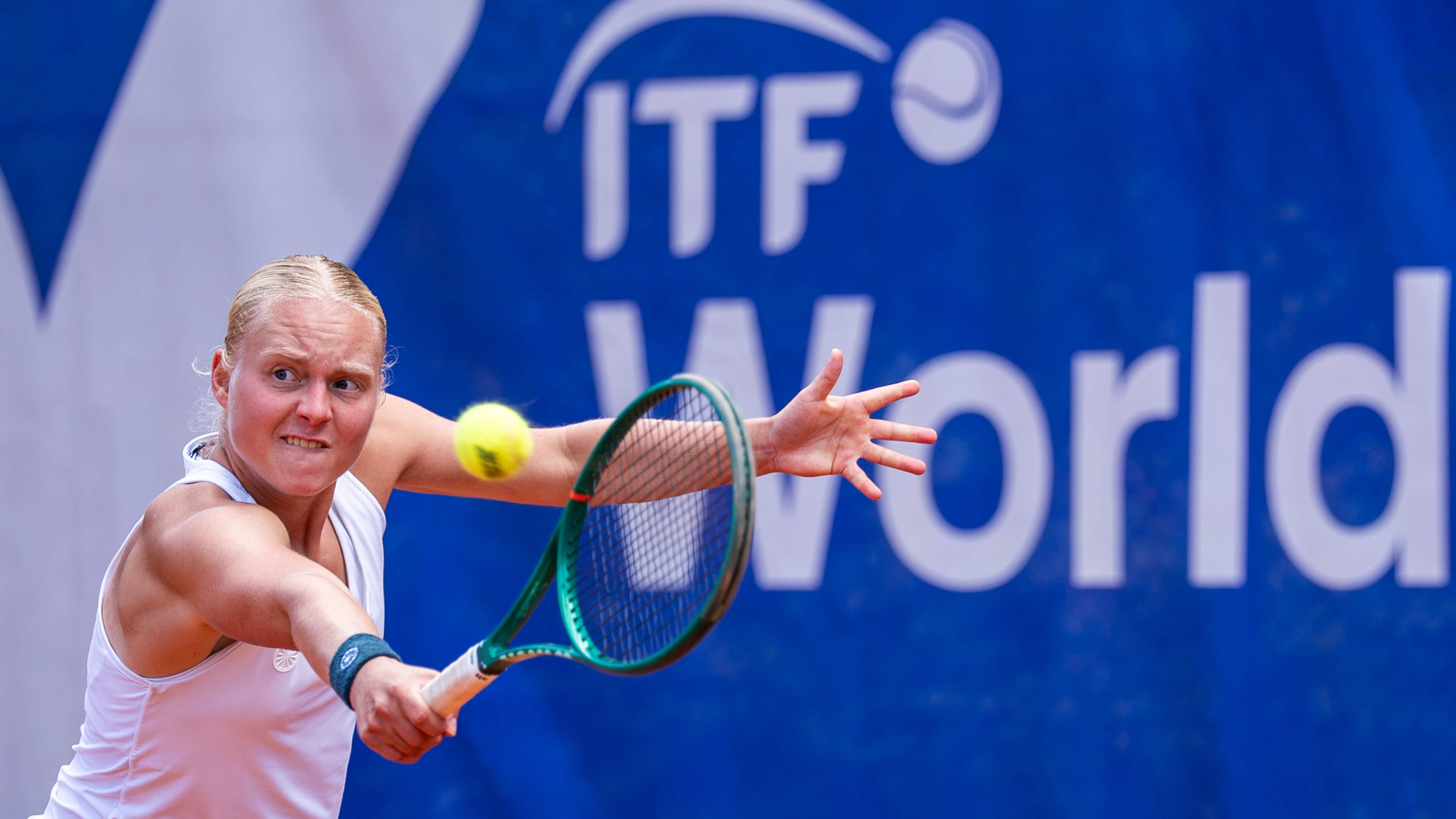Charlotte van Zonneveld pakt eerste ITF-titel na stunt in Haren