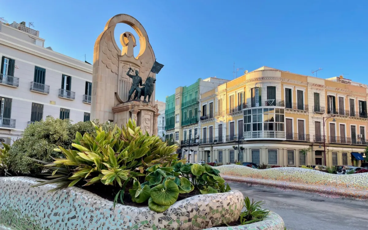 Hoge Spaanse verantwoordelijke noemt Sebta en Melilla "kolonies" en wil referendum