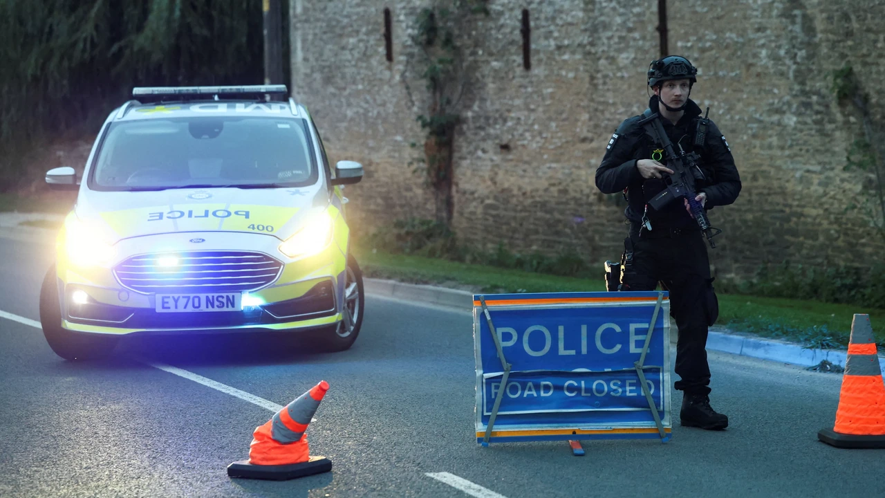 Groot alarm en arrestaties bij Britse luchtmachtbasis, mogelijk explosieven in auto's