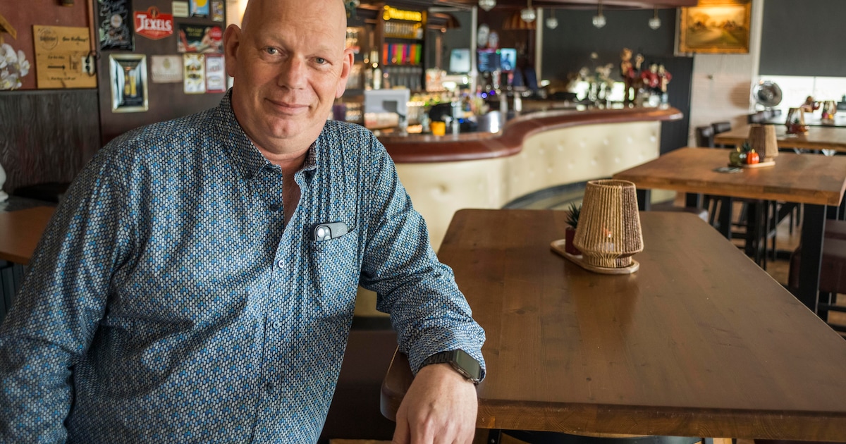 Alex (56) uit Losser verdient de kost als kroegbaas, kaasboer én bankwerker