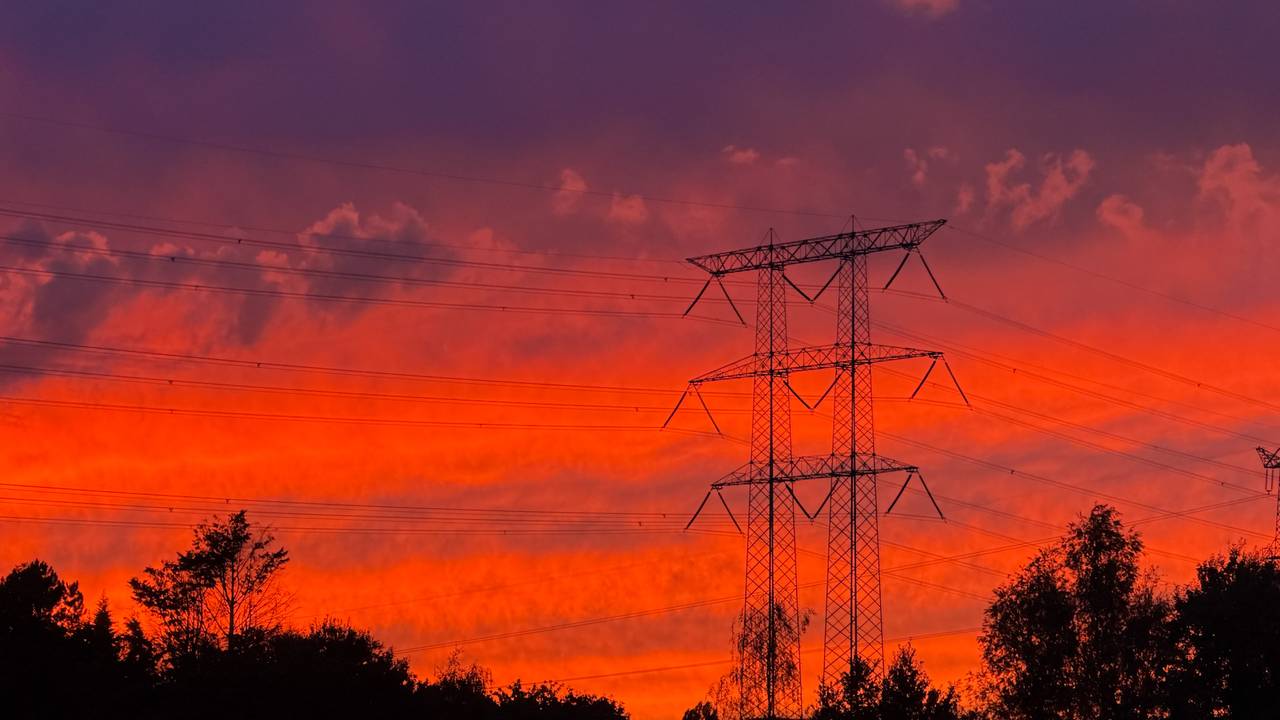 Spectaculaire zonsondergang zet Brabant in 'vuur en vlam'