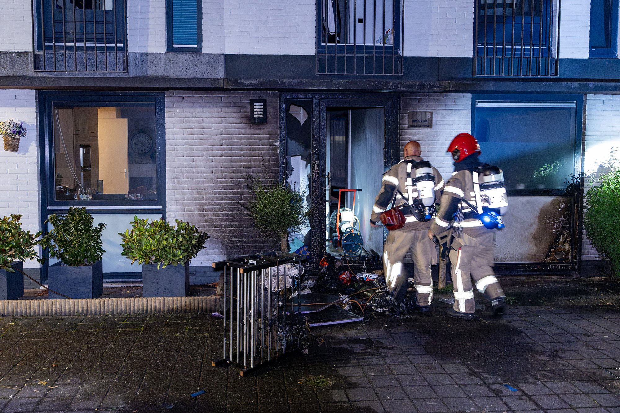 Forse schade na explosie en brand in Amsterdam-Osdorp