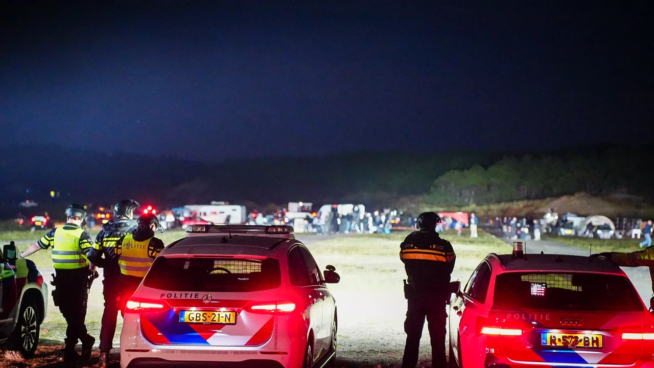 600 feestgangers op illegaal housefeest in de duinen, politie grijpt in