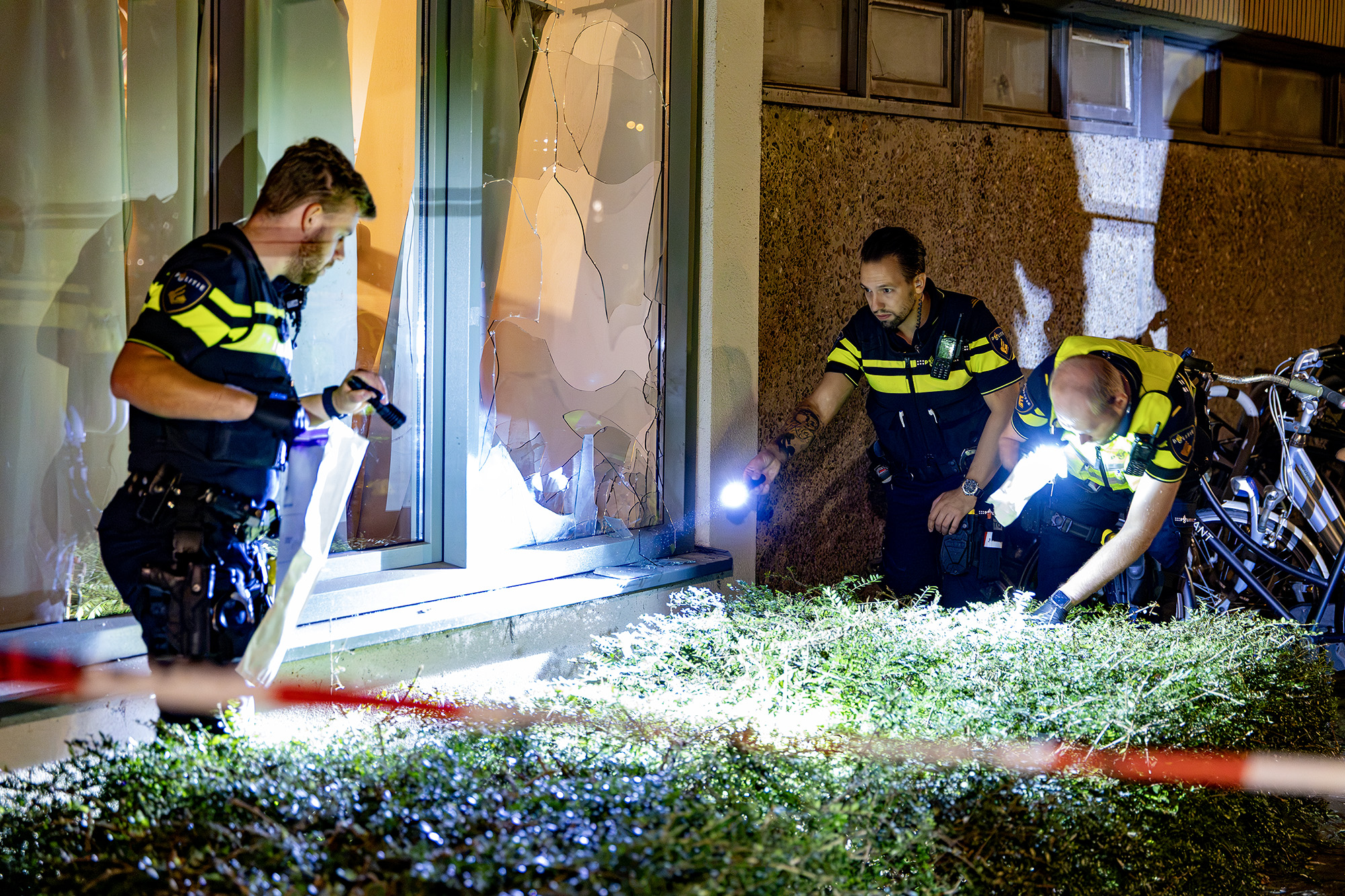 Explosie in straat Zaandam waar dag eerder autobranden waren