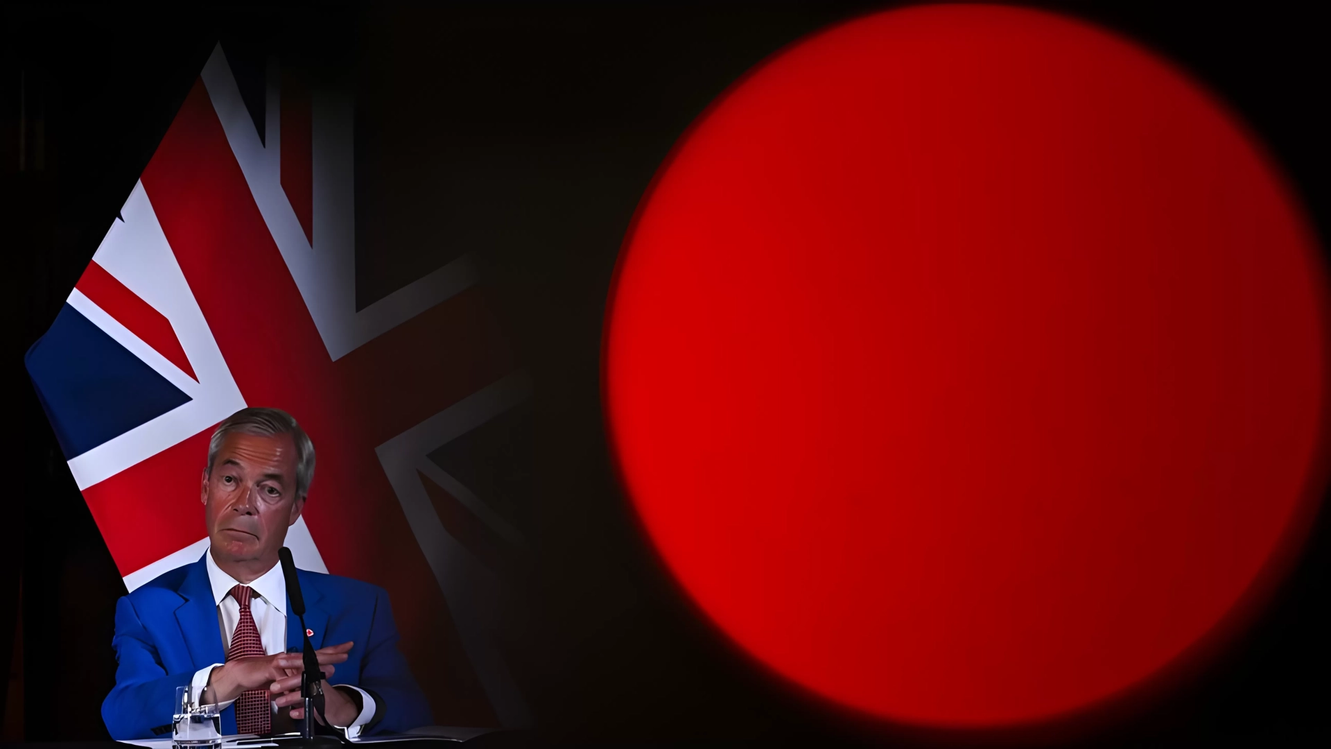 Britse politie onderzoekt Reform UK om buitenlands geld, pro-Israëlisch extreemrechts bouwt internationaal netwerk uit