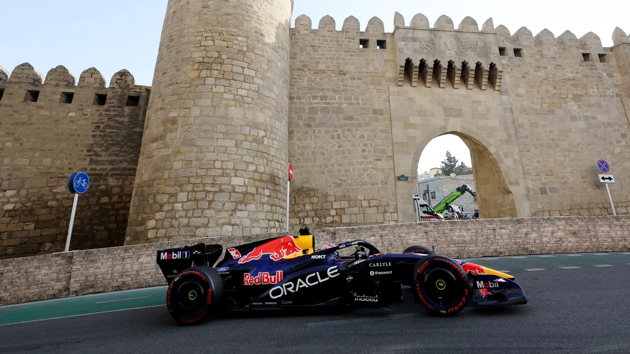 Verstappen zakt opeens weg en start GP Azerbeidzjan als achtste, pole voor Russell