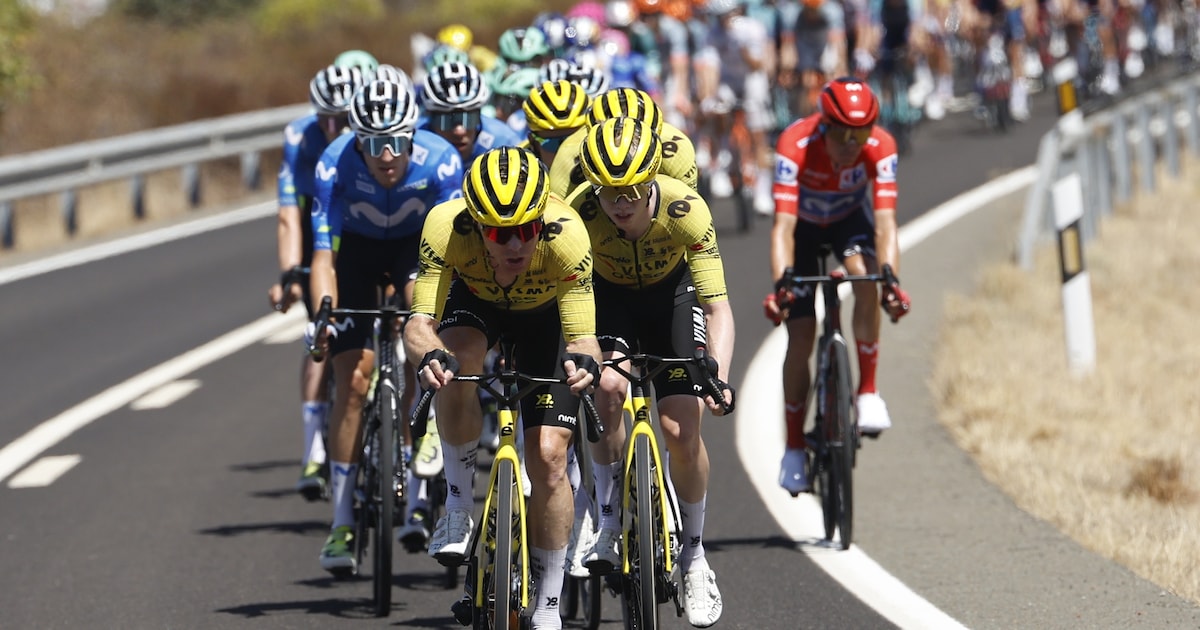 Nederlandse renner staakt Ronde van Spanje; Visma-Lease a Bike controleert vlakke etappe