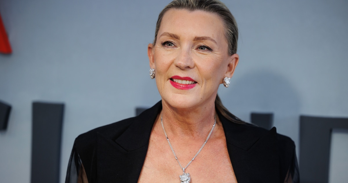 Saskia Noort reageert op 'boomer'-label tijdens Netflix-verfilming 'De Eetclub'
