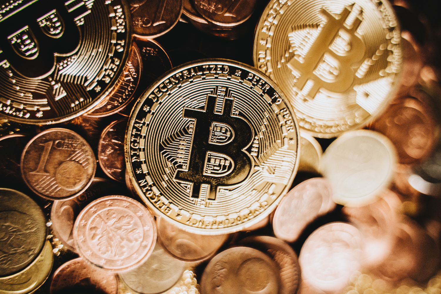 FCA laat retailfondsen 10% in crypto‑ETN’s beleggen — gevolgen voor Bitcoin?
