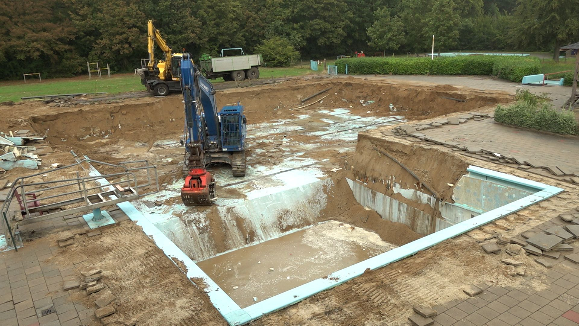 Lochem vernieuwt twee buitenbaden tegelijk: sloop gestart, lenteopening gepland