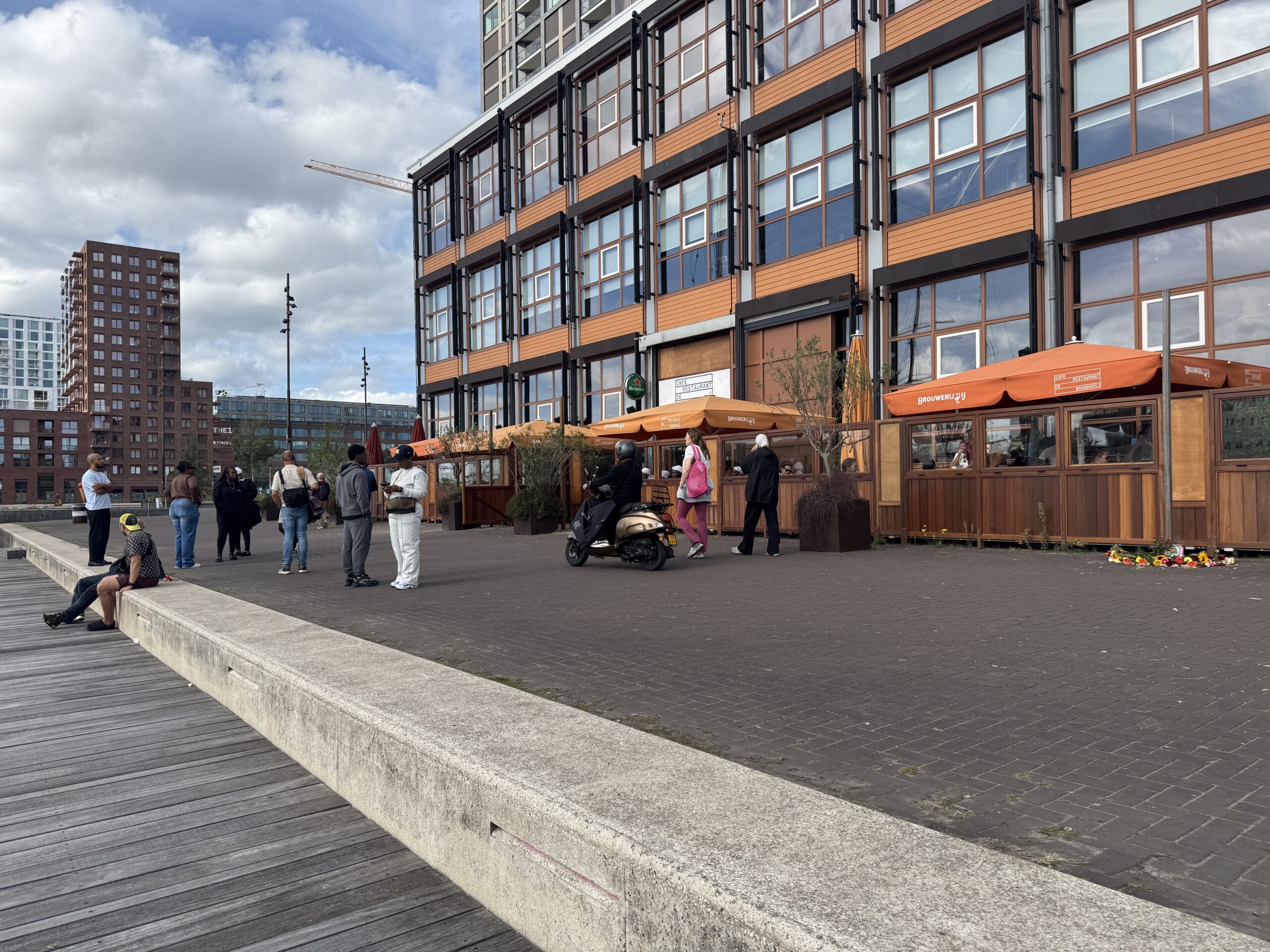 Voorlopige hechtenis verdachte dodelijke schietpartij Amsterdam met twee weken verlengd