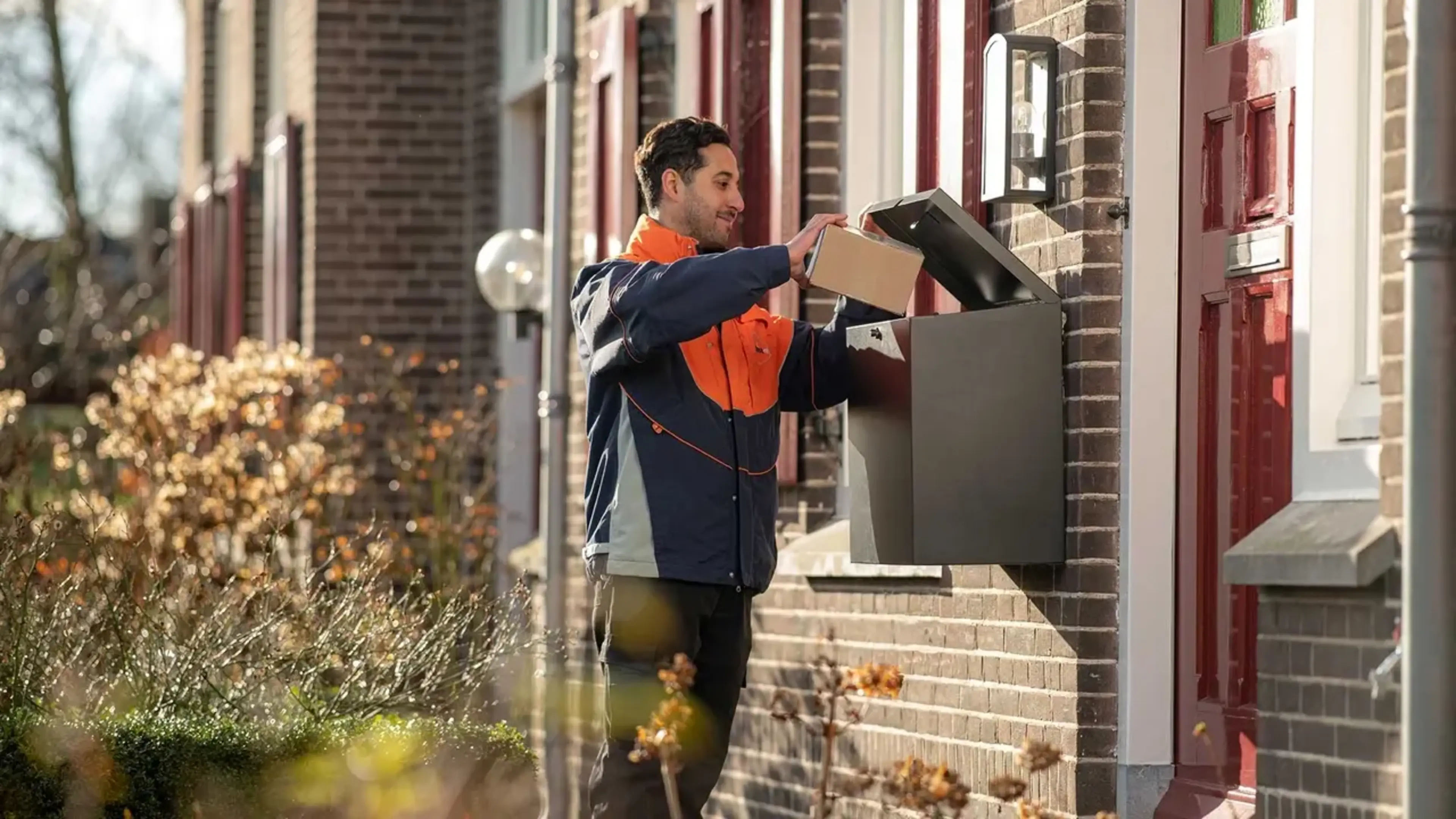 Venlonaar bouwt eigen pakketbox tegen bezorgstress