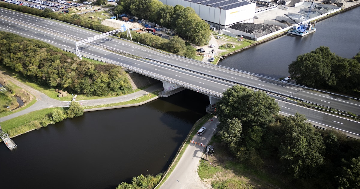 Hardenbergerbrug A28 abrupt afgesloten: onzekerheid over duur en oorzaak