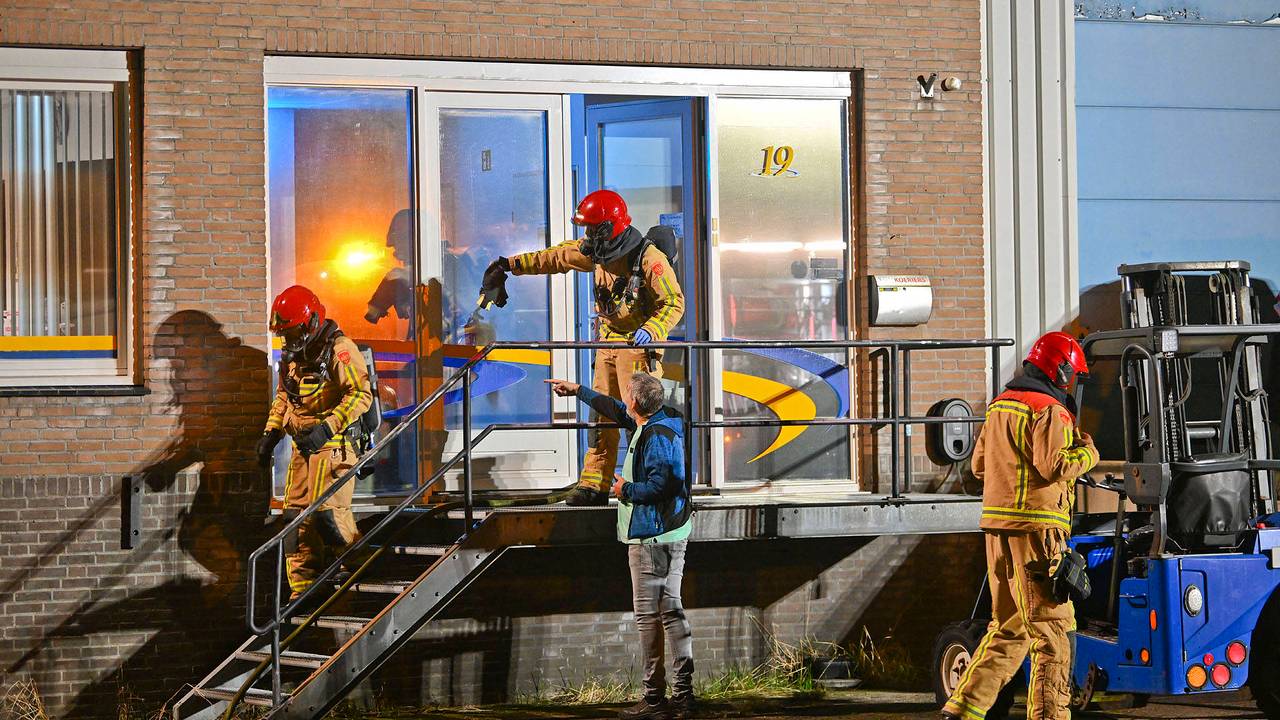 Dubbele brand bij logistiek bedrijf Bergeijk, politie start onderzoek