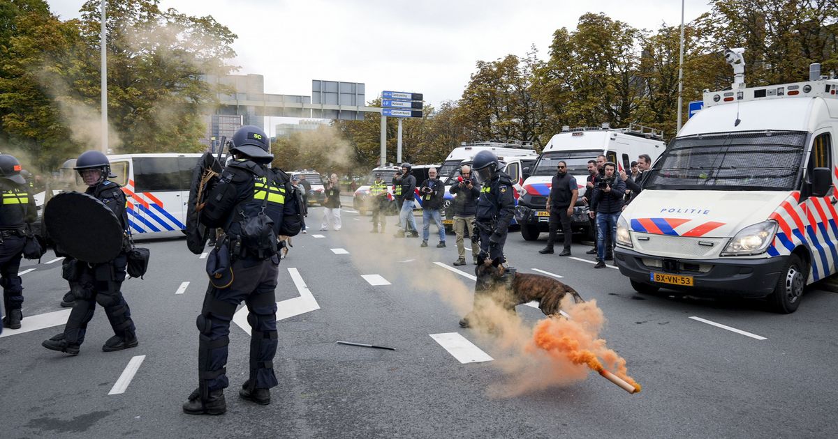 Van bankje duwen en bewust laten struikelen: journalisten belaagd tijdens demonstratie Malieveld