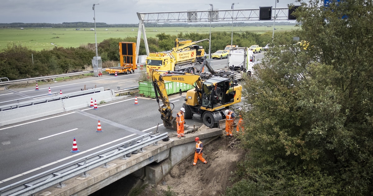 Hardenbergerbrug bij Nijkerk voor onbepaalde tijd afgesloten na schade