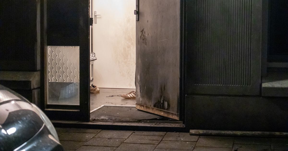 Opnieuw explosie bij woning in Crooswijk, bewoners door brandweer bevrijd