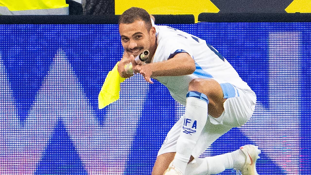 Voetballer van Israël krijgt rood na schietgebaar met hoekvlag