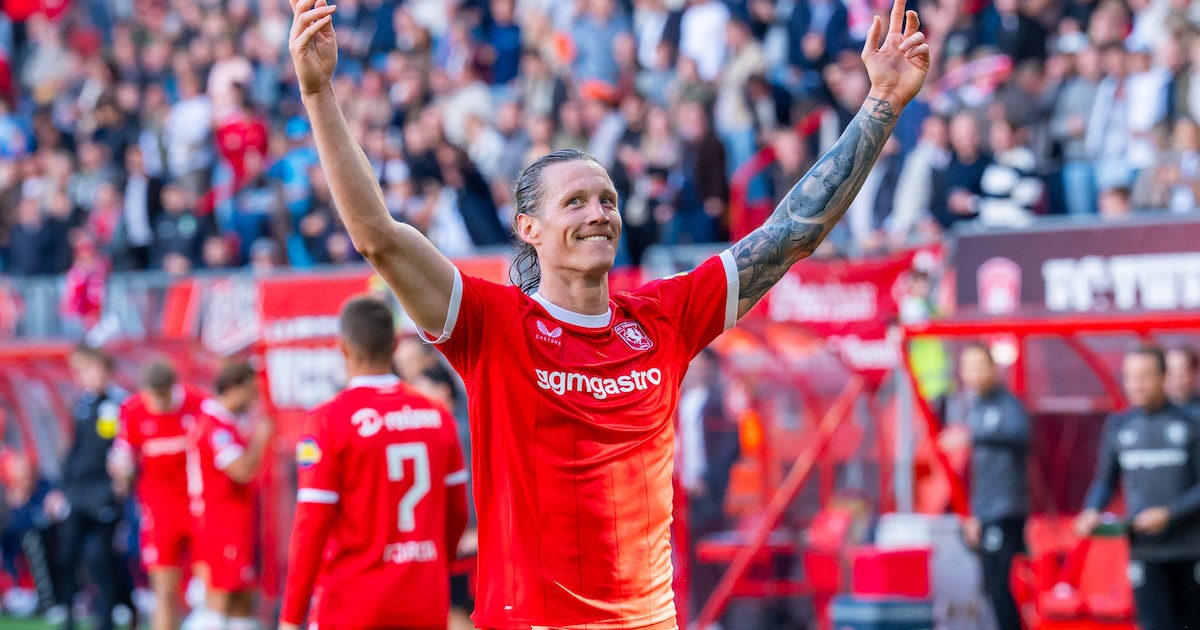 FC Twente draait het in slotfase helemaal om tegen PSV: Weghorst en Weidmann brengen Grolsch Veste in extase
