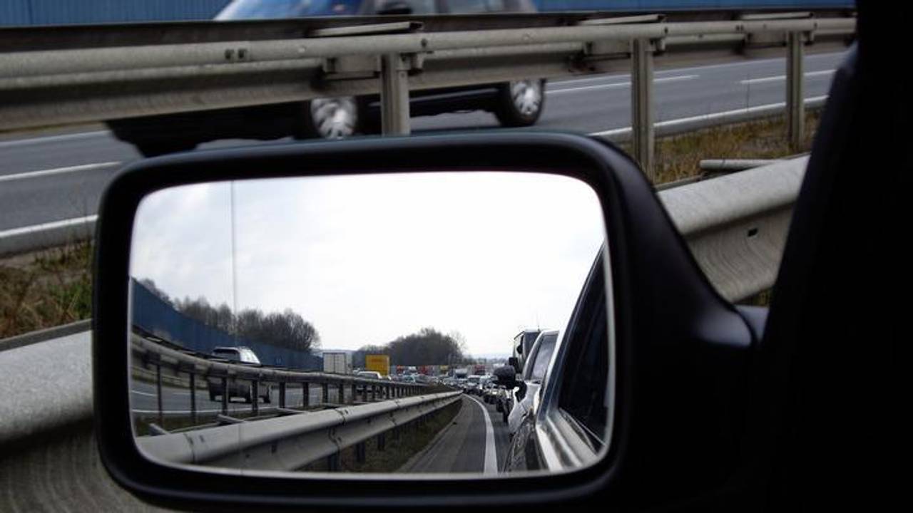 A2 bij Vught urenlang afgesloten na ongeval, file van een uur