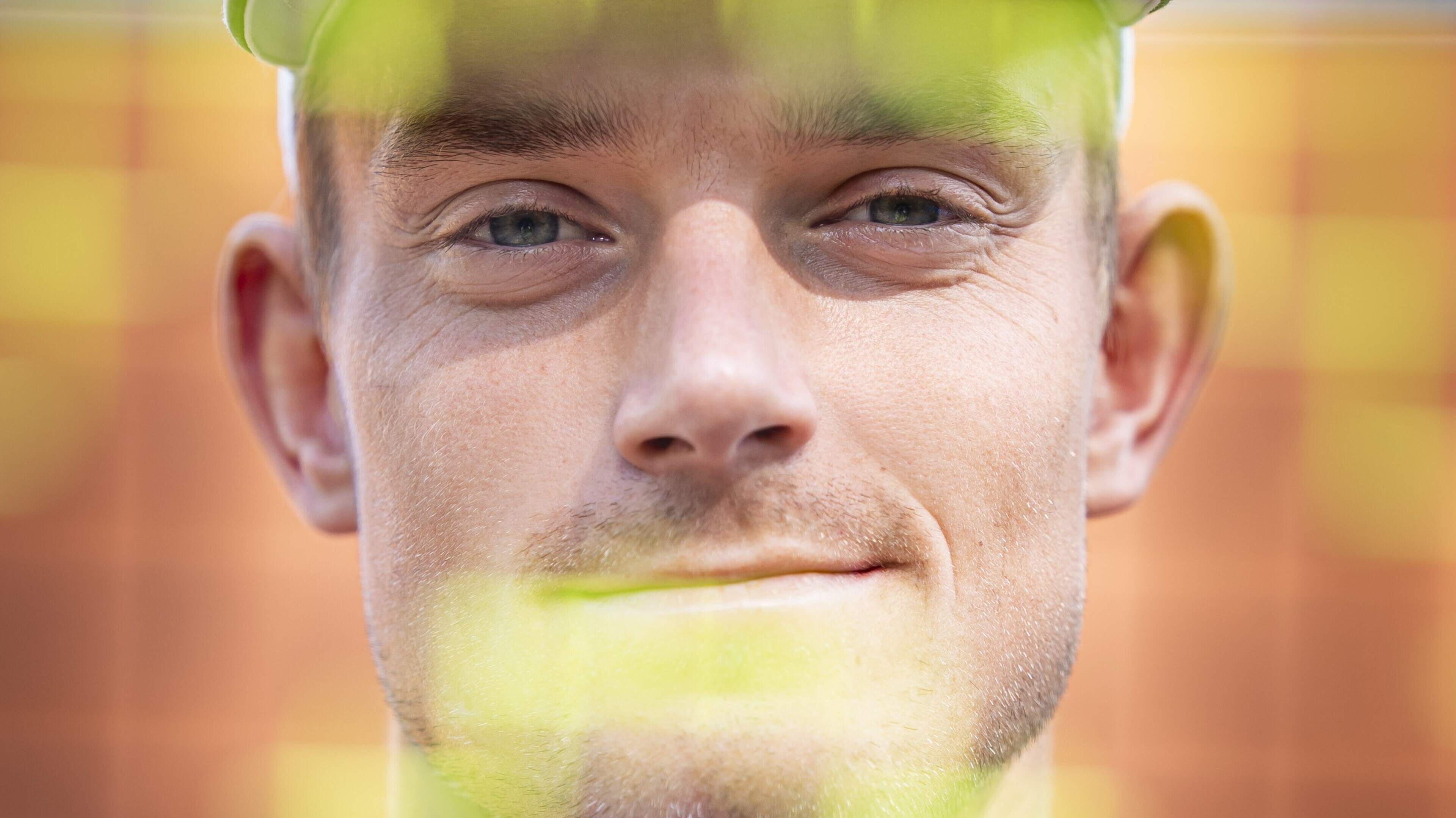 Enkelhandige backhand verdwijnt uit tennis: Groninger Visker strijdt tegen de trend