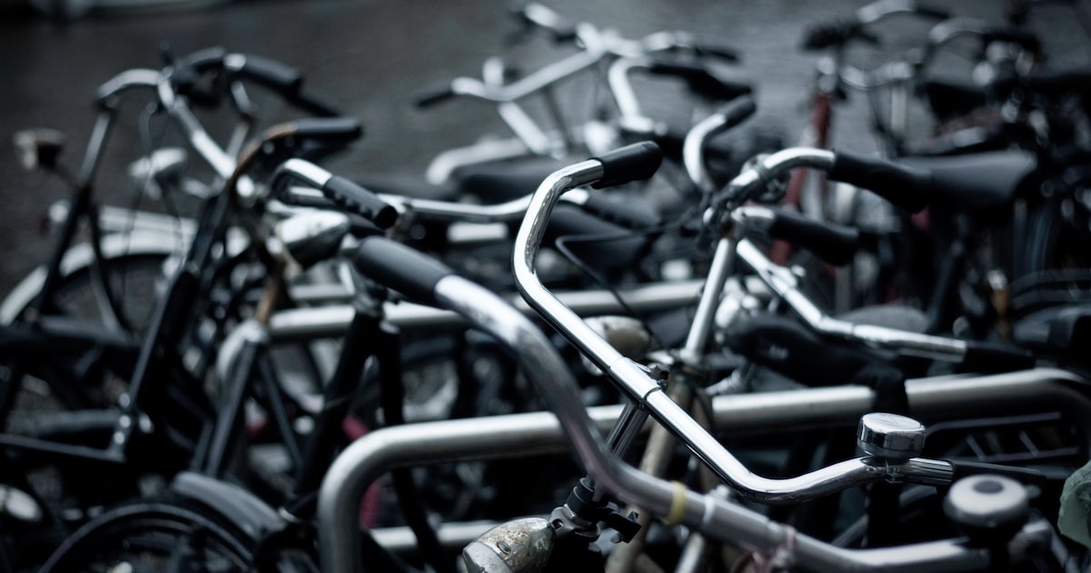 Opinie: ‘Amsterdam, blijf van onze fietsen af! Drie dagen is geen redelijke termijn na een sticker, eerder twee weken’