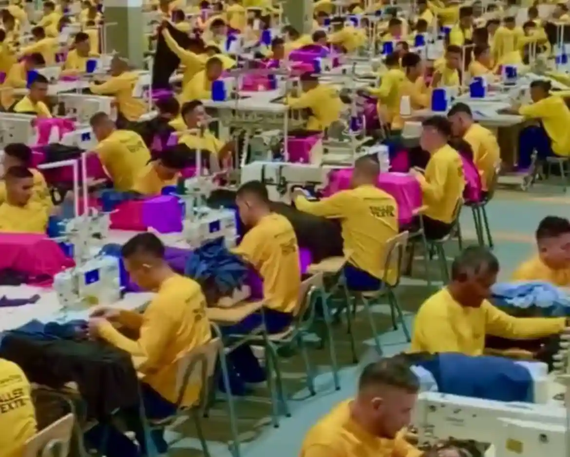Gevangenen in El Salvador keihard aan het werk in mega werkplaatsen voor kortere celstraf