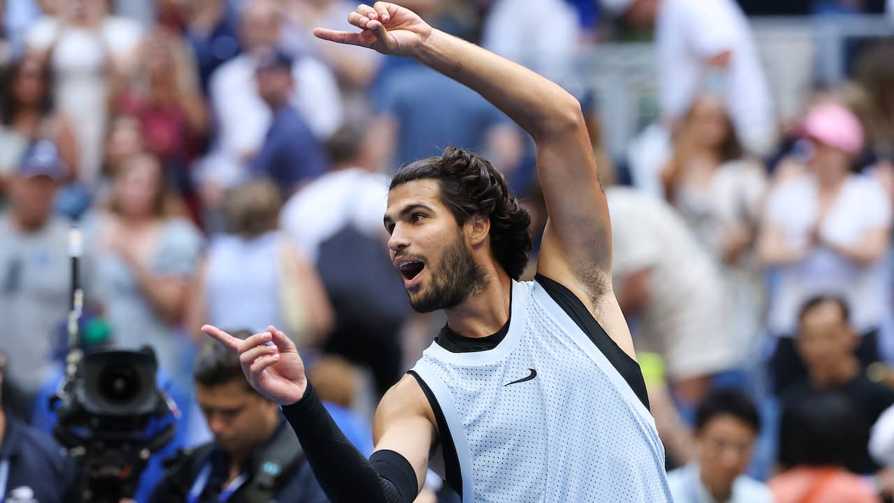 Alcaraz naar vierde ronde US Open, McConaughey op de tribune